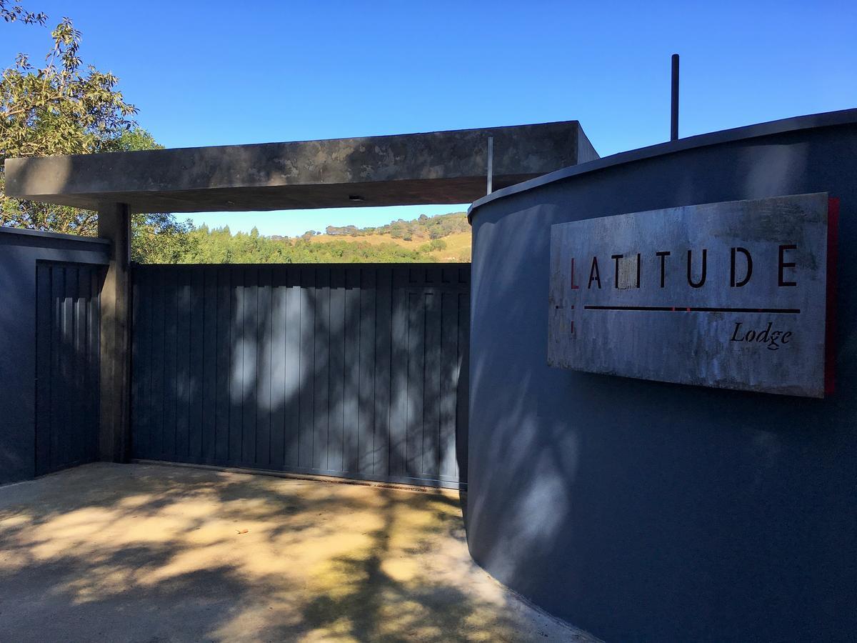 Latitude Lodge Cunha Exterior photo
